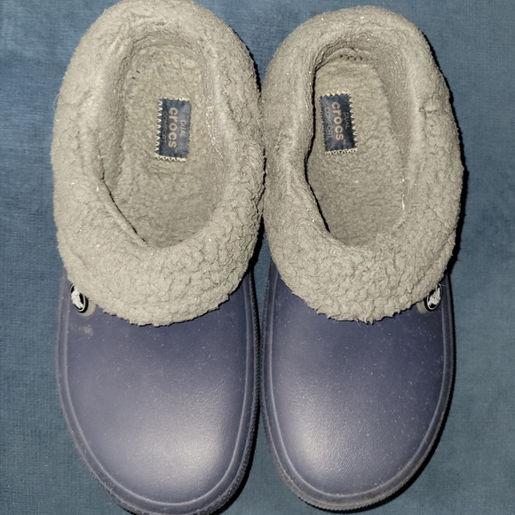 CROCS Dark Blue Clogs with Soft Gray Removable Lining Size 8W/6M - Picture 1 of 7